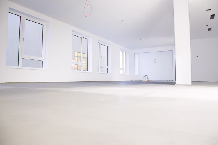 UZIN NC 170 LevelStar dries reliably over night even during adverse site conditions and at greater thicknesses. It also produces a very smooth surface so sanding is often not necessary, which saves additional time. Please observe the correct indoor climate before installation.