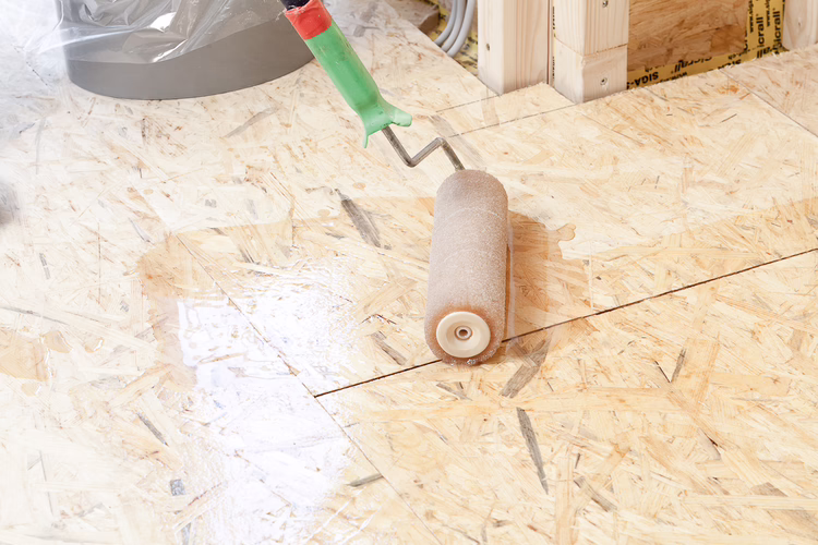Apply the 1-component PUR rapid primer UZIN PE 414 Turbo with a UZIN nylon fibre roller very thinly onto the substrate. Depending on the substrate and the application amount the priming coat should have set after roughly 12 hours (when using approx. 80 - 150 g/m²).