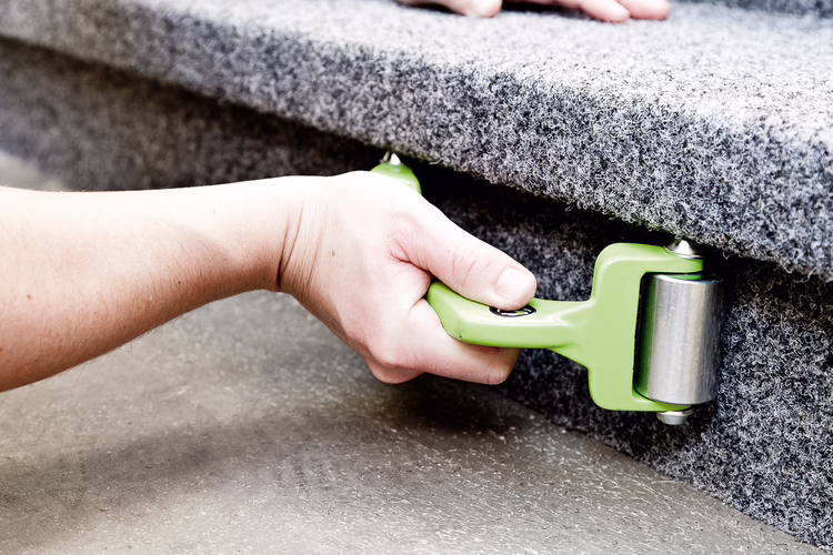 Put down the covering immediately or within the contact adhesion time, ensure correct fit and apply full area pressure, rub on or / and tap on. Subsequent correction is not possible. After 10 - 20 minutes* rub on again with force, especially seams and edges. (*at 20 °C and 65 % relative humidity).