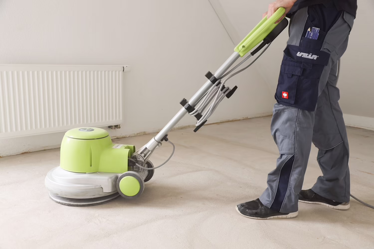 Remove existing floor covering. Use a Wolff grinding machine to remove any poorly adhering layers that could impair adhesion.