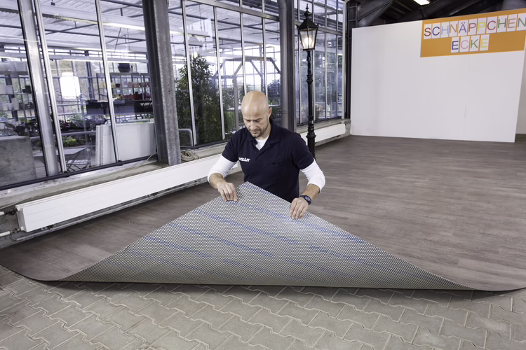 The entire flooring system can be removed without leaving any residues, even after many years of use.