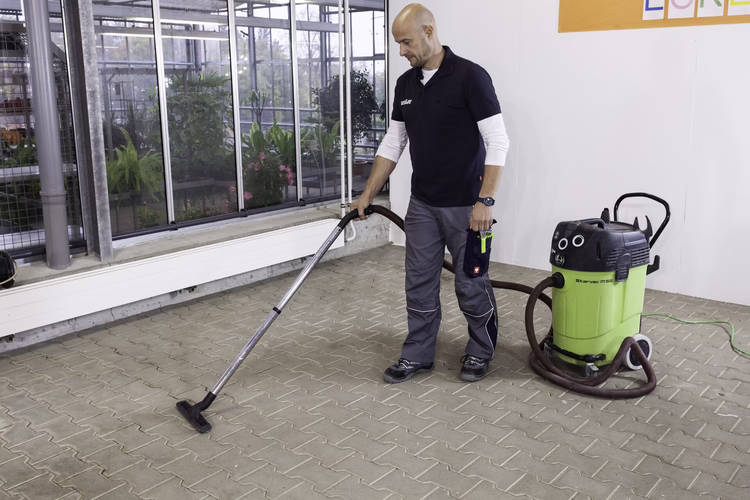 Remove any dust and dirt from the substrate using a powerful industrial vacuum cleaner. Unevennesses from the substrate may show through the new floor covering.
